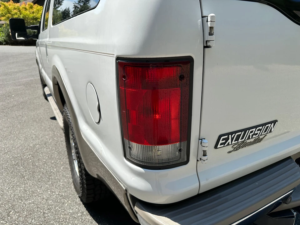 2000 Ford Excursion - Image 14 of 31