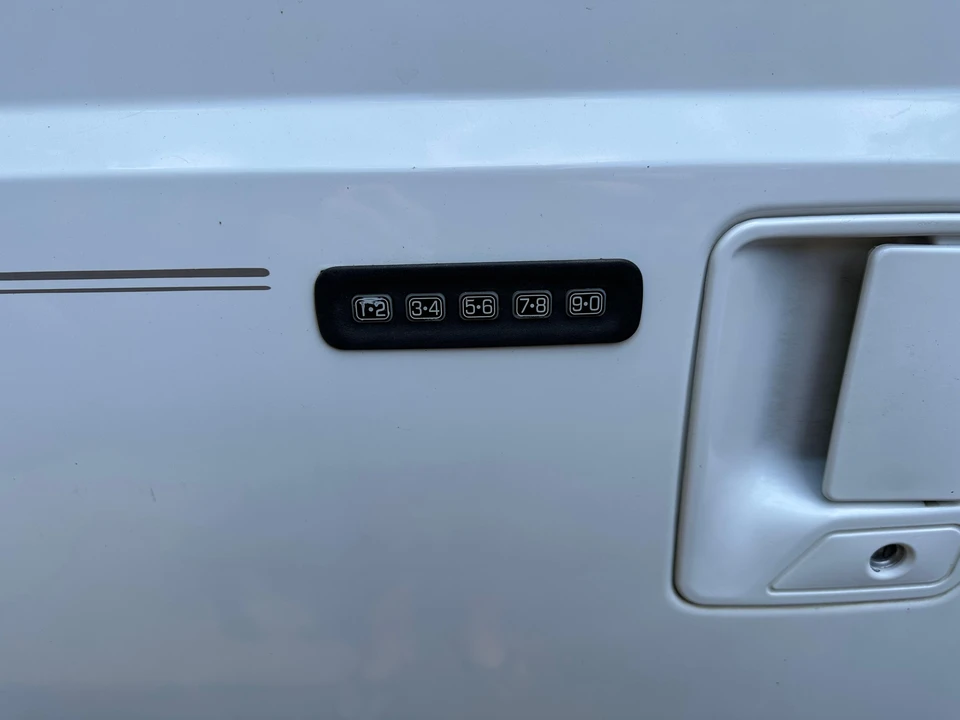 2000 Ford Excursion - Image 13 of 31