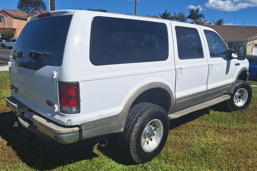2000 Ford Excursion - Image 2 of 7