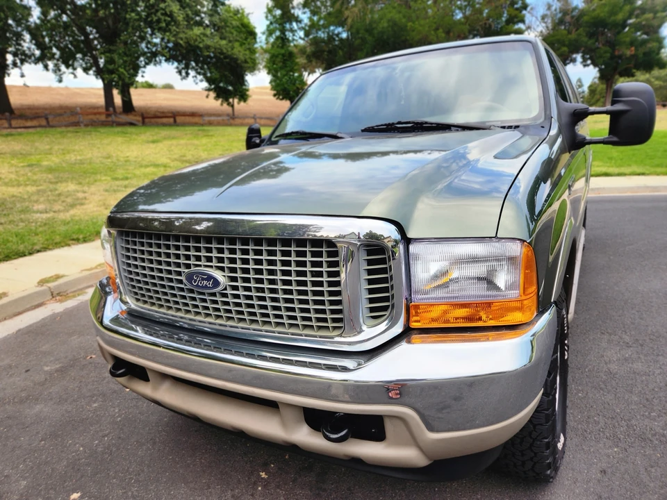 2000 Ford Excursion - Image 2 of 31