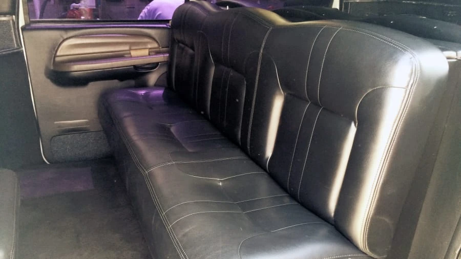 2000 Ford Excursion - Image 2 of 3