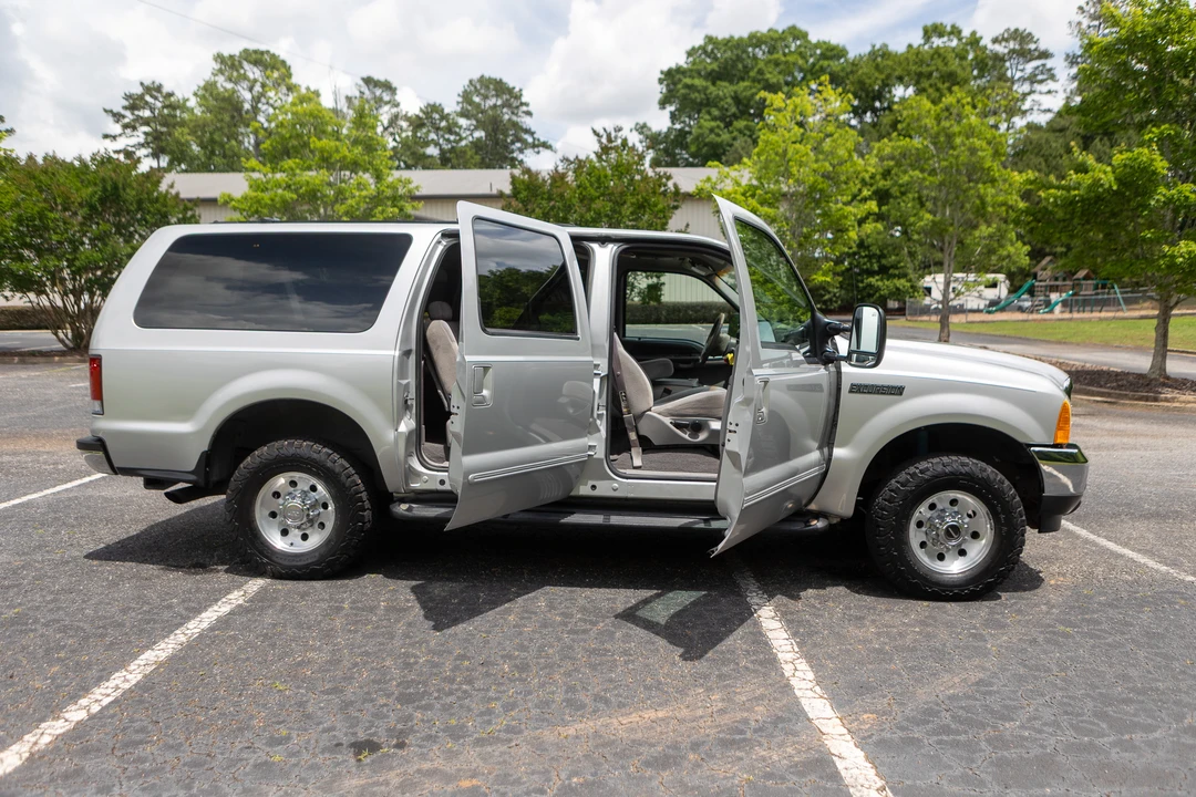 2000 Ford Excursion - Image 9 of 31