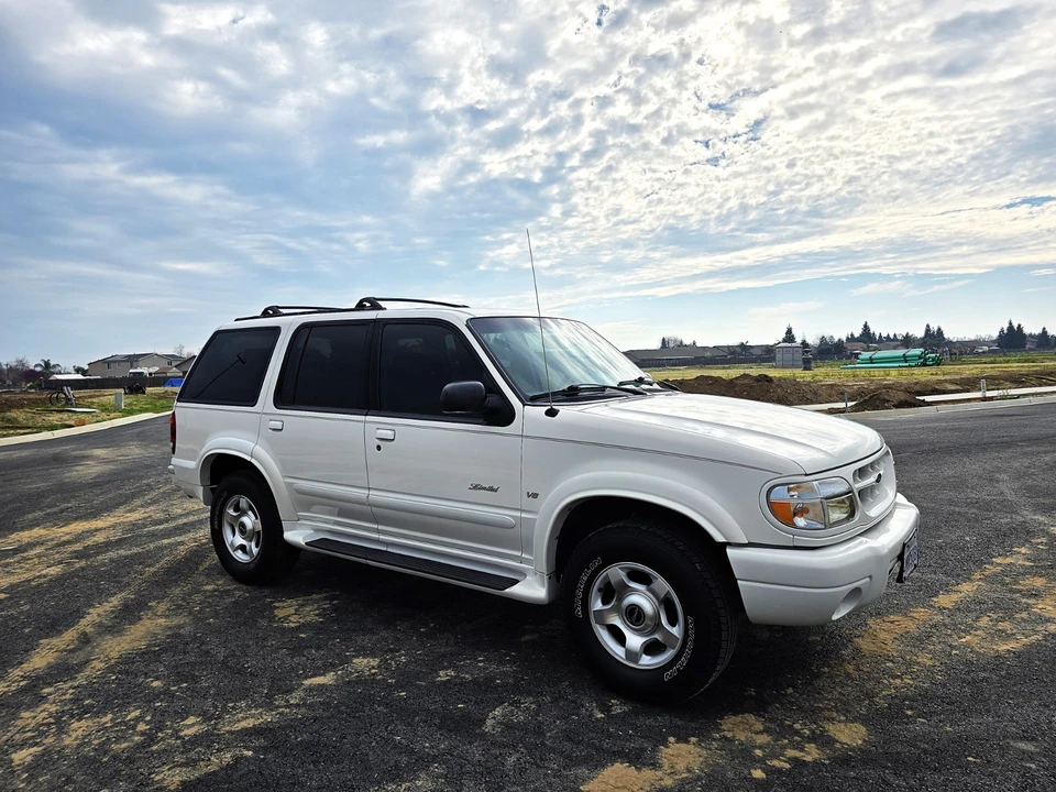 2000 Ford Explorer 2nd Gen - Image 3 of 20