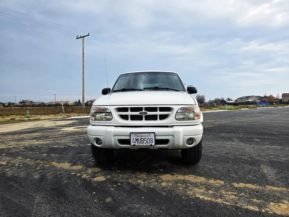 2000 Ford Explorer 2nd Gen - Image 2 of 20