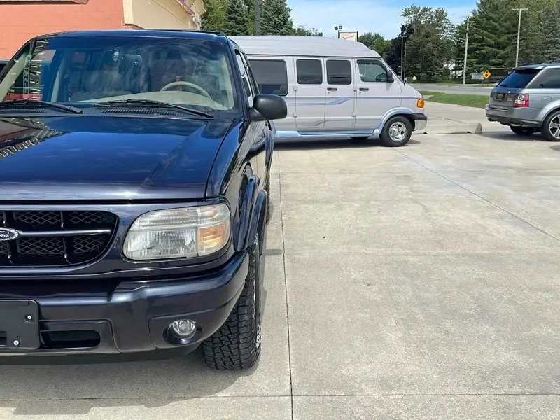 2000 Ford Explorer 2nd Gen - Image 4 of 31