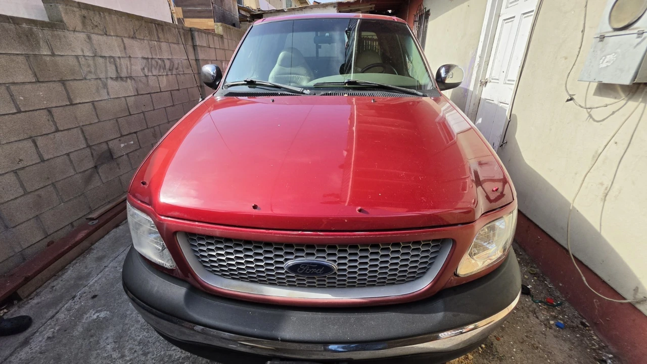 2000 Ford F-150 10th Gen - Image 2 of 10
