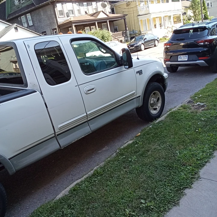 2000 Ford F-150 10th Gen - Image 2 of 12