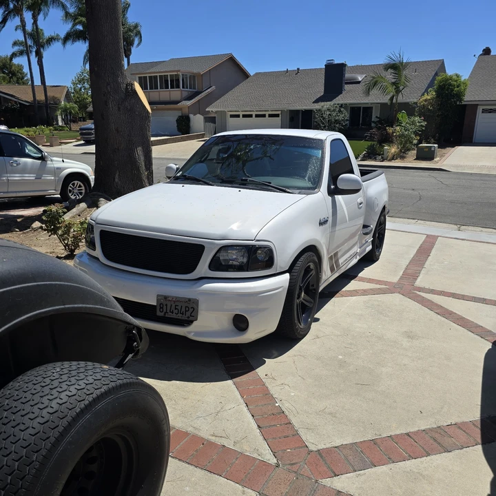 2000 Ford F-150 SVT Lightning 10th Gen - Image 2 of 2