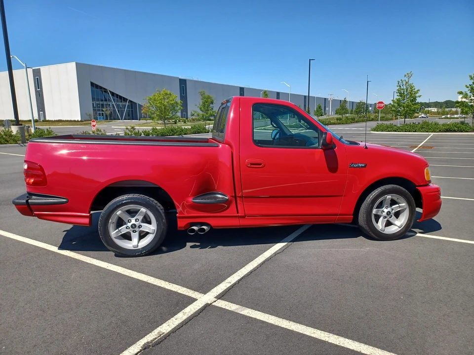 2000 Ford F-150 SVT Lightning 10th Gen - Image 13 of 31