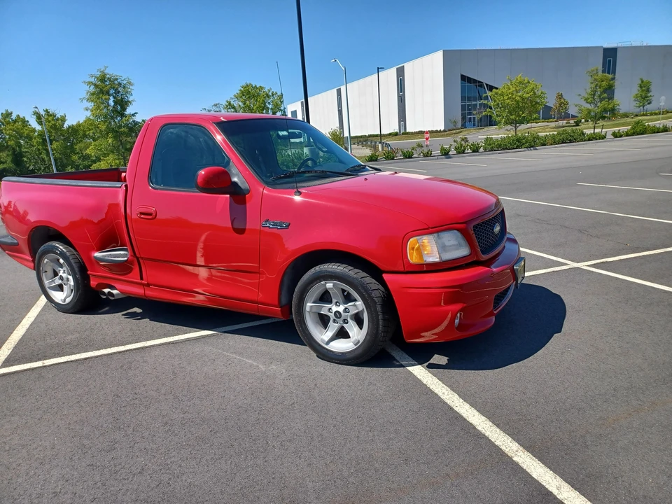 2000 Ford F-150 SVT Lightning 10th Gen - Image 14 of 31