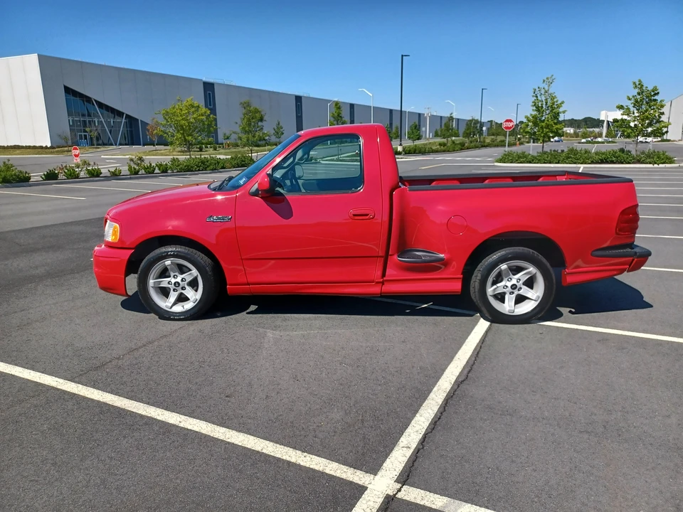 2000 Ford F-150 SVT Lightning 10th Gen - Image 7 of 31