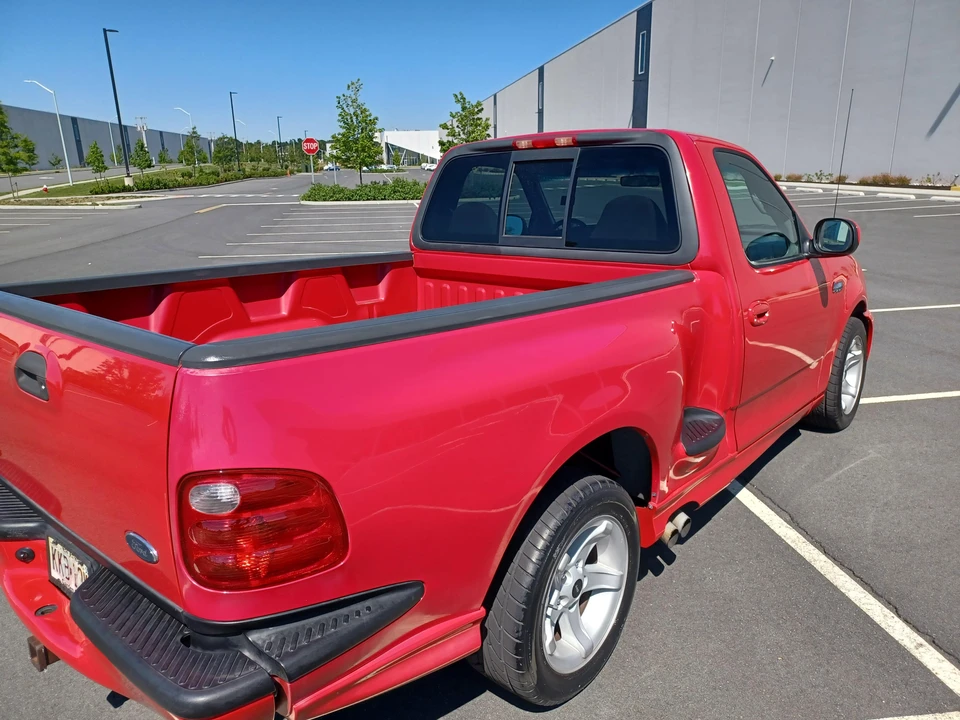 2000 Ford F-150 SVT Lightning 10th Gen - Image 11 of 31