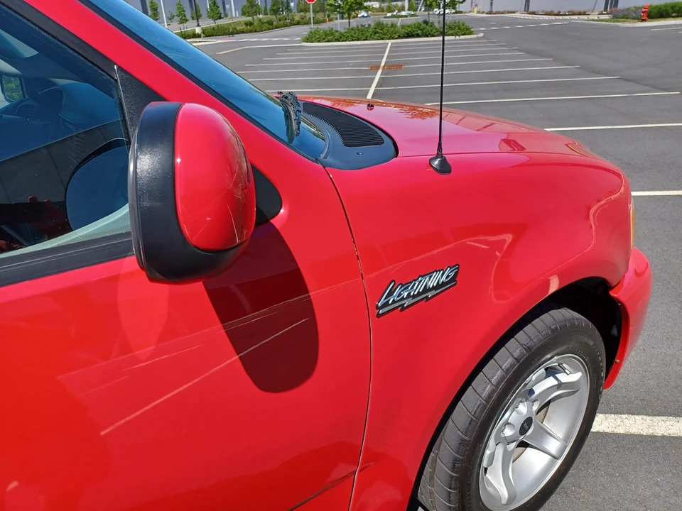 2000 Ford F-150 SVT Lightning 10th Gen - Image 20 of 31