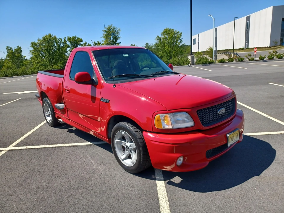 2000 Ford F-150 SVT Lightning 10th Gen - Image 16 of 31