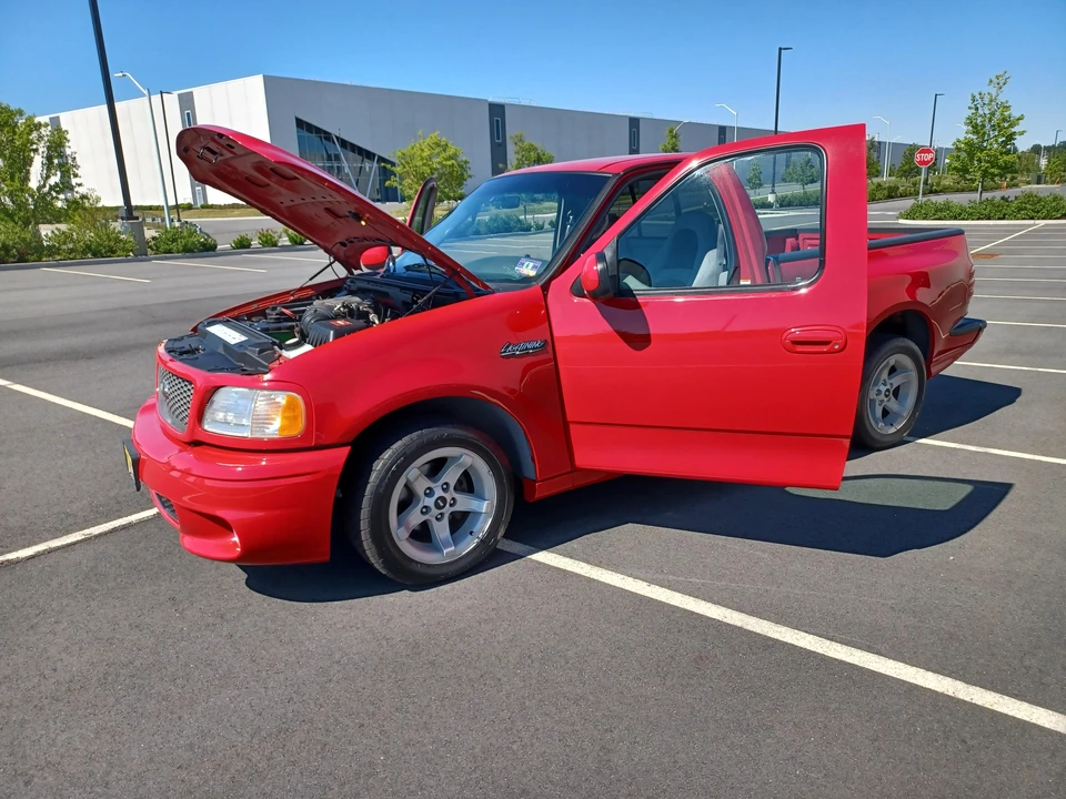 2000 Ford F-150 SVT Lightning 10th Gen - Image 18 of 31