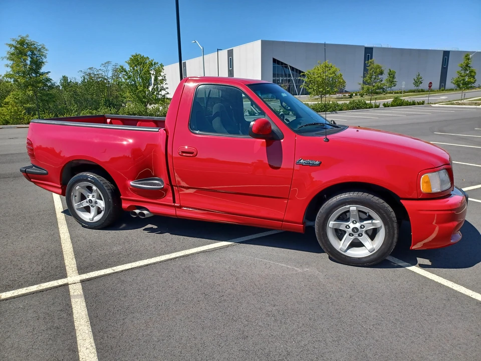 2000 Ford F-150 SVT Lightning 10th Gen - Image 15 of 31