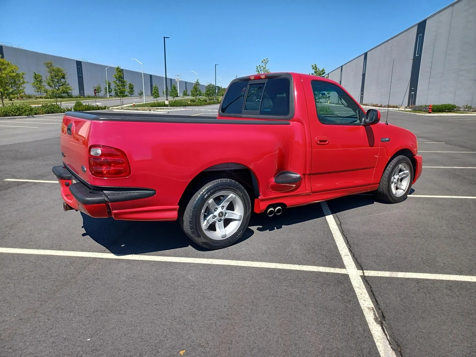 2000 Ford F-150 SVT Lightning 10th Gen - Image 12 of 31