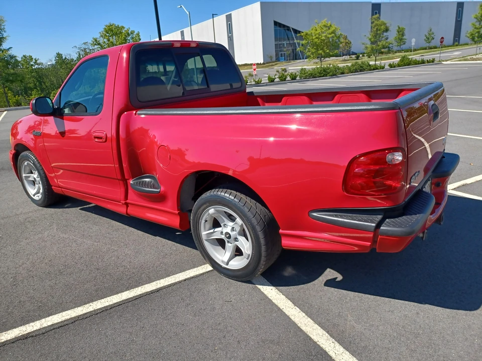 2000 Ford F-150 SVT Lightning 10th Gen - Image 8 of 31