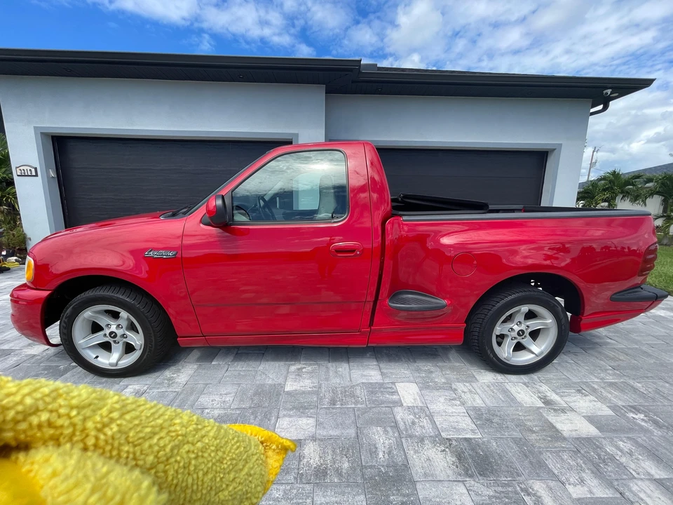 2000 Ford F-150 SVT Lightning 10th Gen - Image 9 of 31