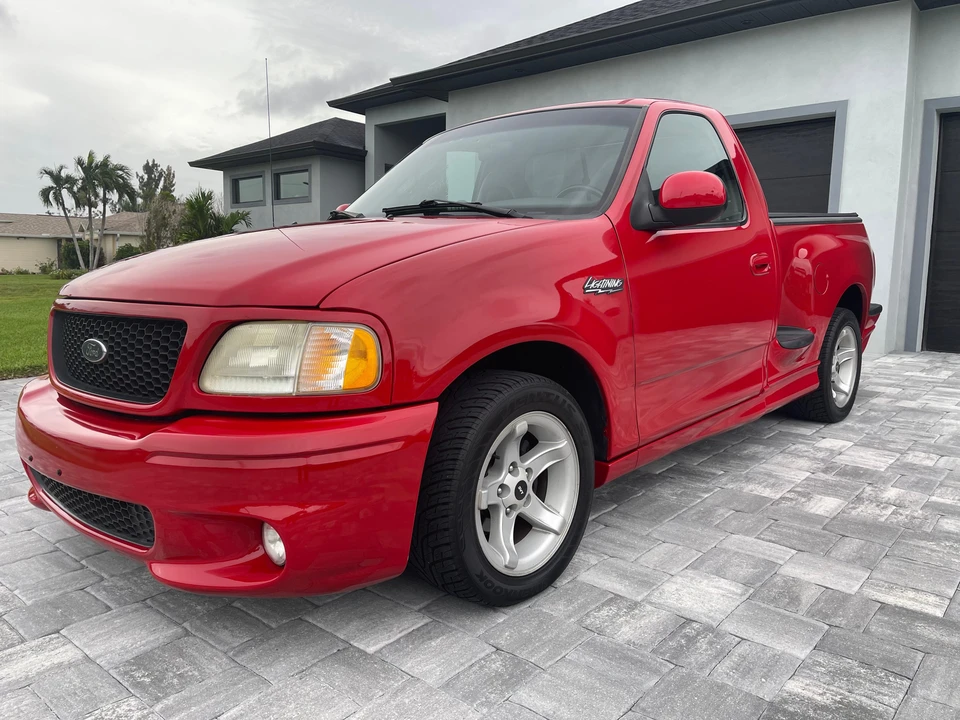 2000 Ford F-150 SVT Lightning 10th Gen - Image 8 of 31