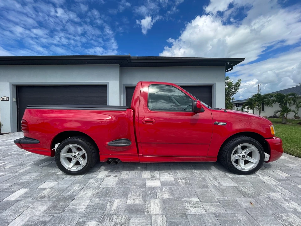 2000 Ford F-150 SVT Lightning 10th Gen - Image 14 of 31
