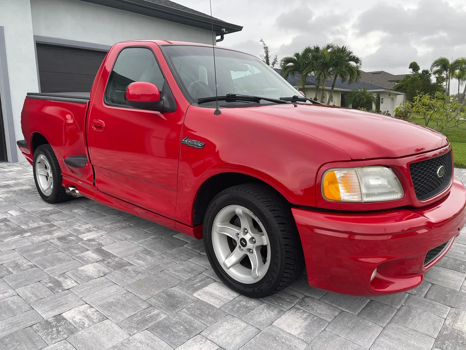 2000 Ford F-150 SVT Lightning 10th Gen - Image 16 of 31