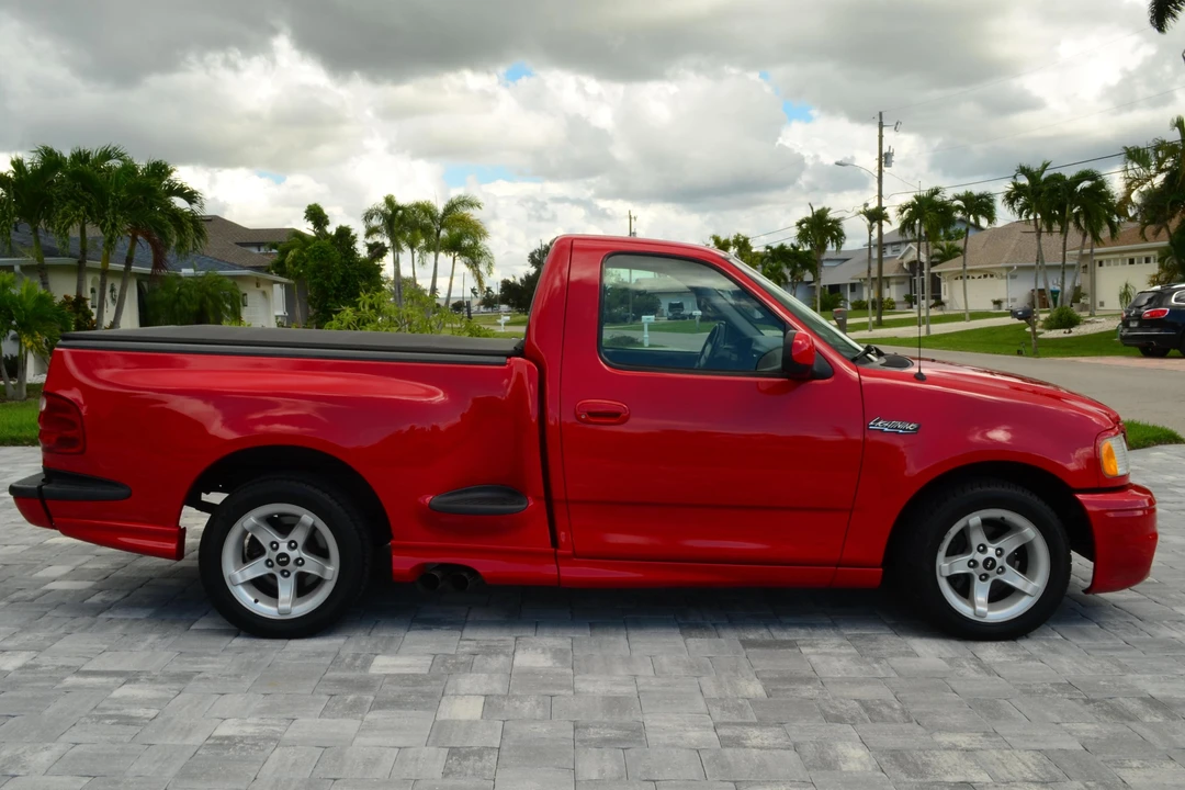 2000 Ford F-150 SVT Lightning 10th Gen - Image 3 of 31