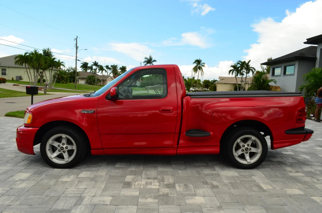 2000 Ford F-150 SVT Lightning 10th Gen - Image 10 of 31
