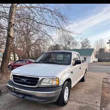 2000 Ford F-150 XL Pickup 2D 8 ft