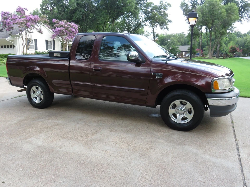 2000 Ford F-150 10th Gen - Image 2 of 12