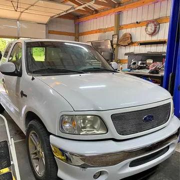 2000 Ford F-150 XLT Pickup 2D 6 1/2 ft