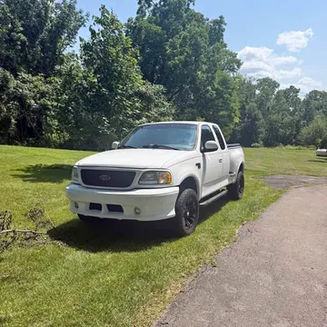 2000 Ford F-150 XLT Pickup 4D 5 1/2 ft