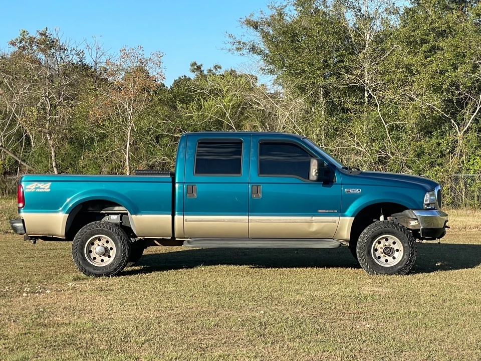 2000 Ford Super Duty 1st Gen - Image 9 of 16