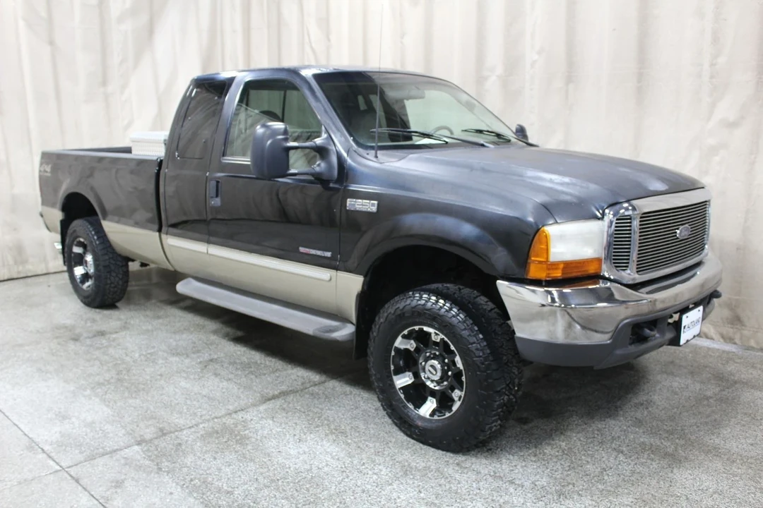 2000 Ford Super Duty 1st Gen - Image 2 of 12