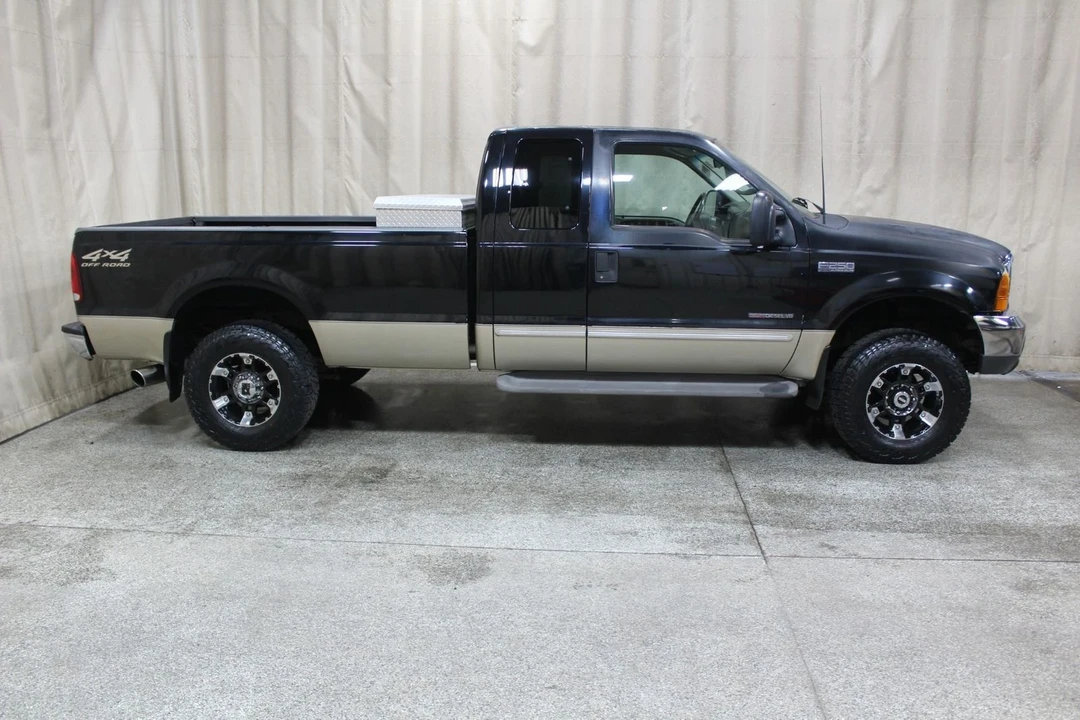 2000 Ford Super Duty 1st Gen - Image 3 of 12