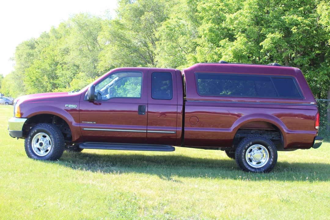 2000 Ford Super Duty 1st Gen - Image 2 of 12