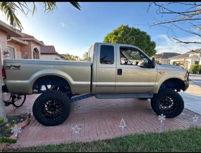 2000 Ford Super Duty 1st Gen - Image 2 of 21