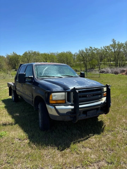 2000 Ford Super Duty 1st Gen - Image 2 of 14