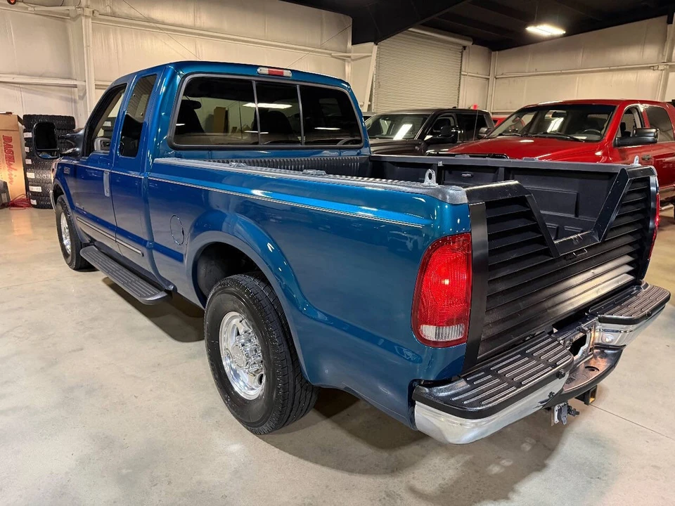 2000 Ford Super Duty 1st Gen - Image 2 of 12