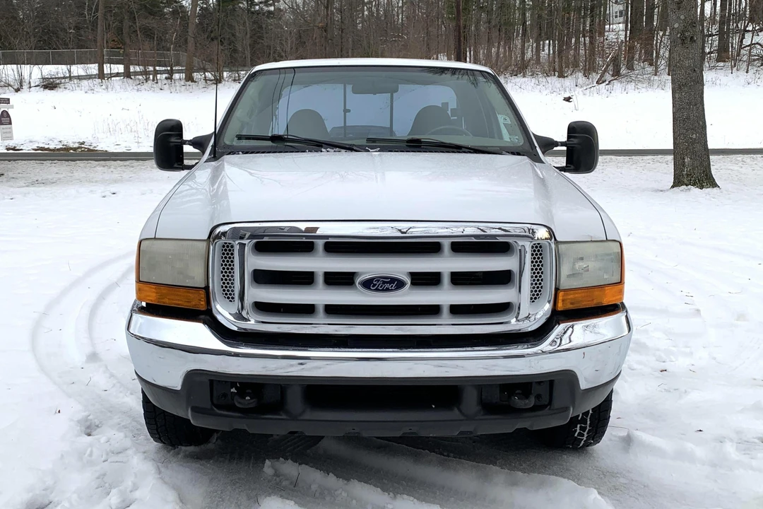 2000 Ford Super Duty 1st Gen - Image 2 of 31