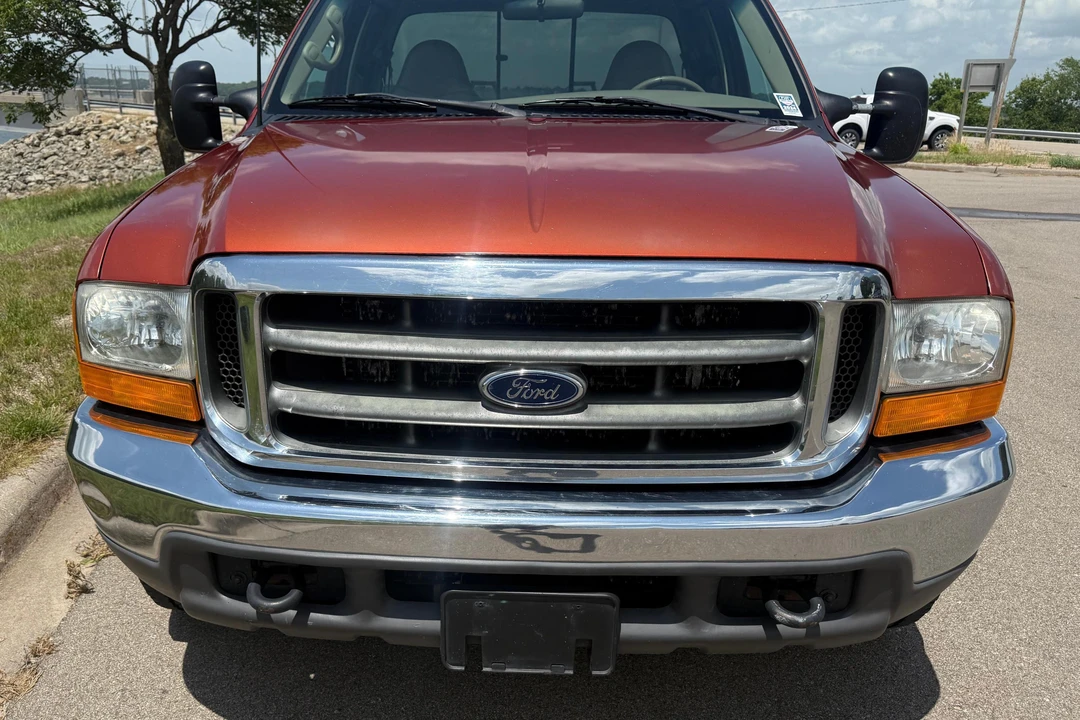 2000 Ford Super Duty 1st Gen - Image 2 of 31