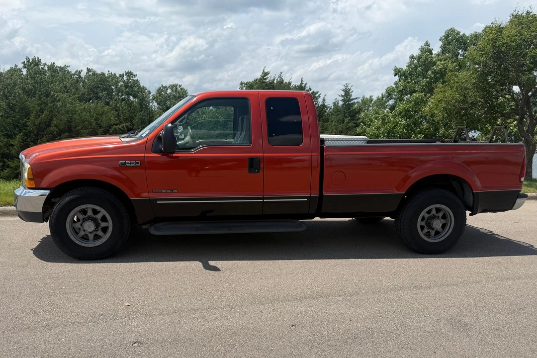 2000 Ford Super Duty 1st Gen - Image 3 of 31