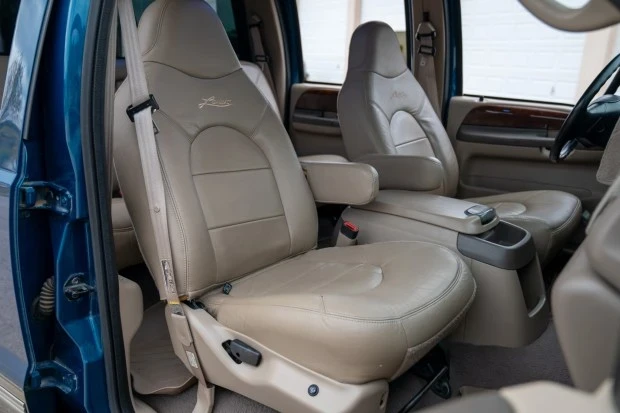 2000 Ford Super Duty 1st Gen - Image 4 of 7