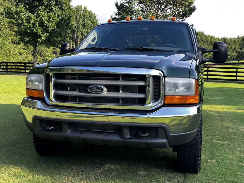 2000 Ford Super Duty 1st Gen - Image 2 of 31