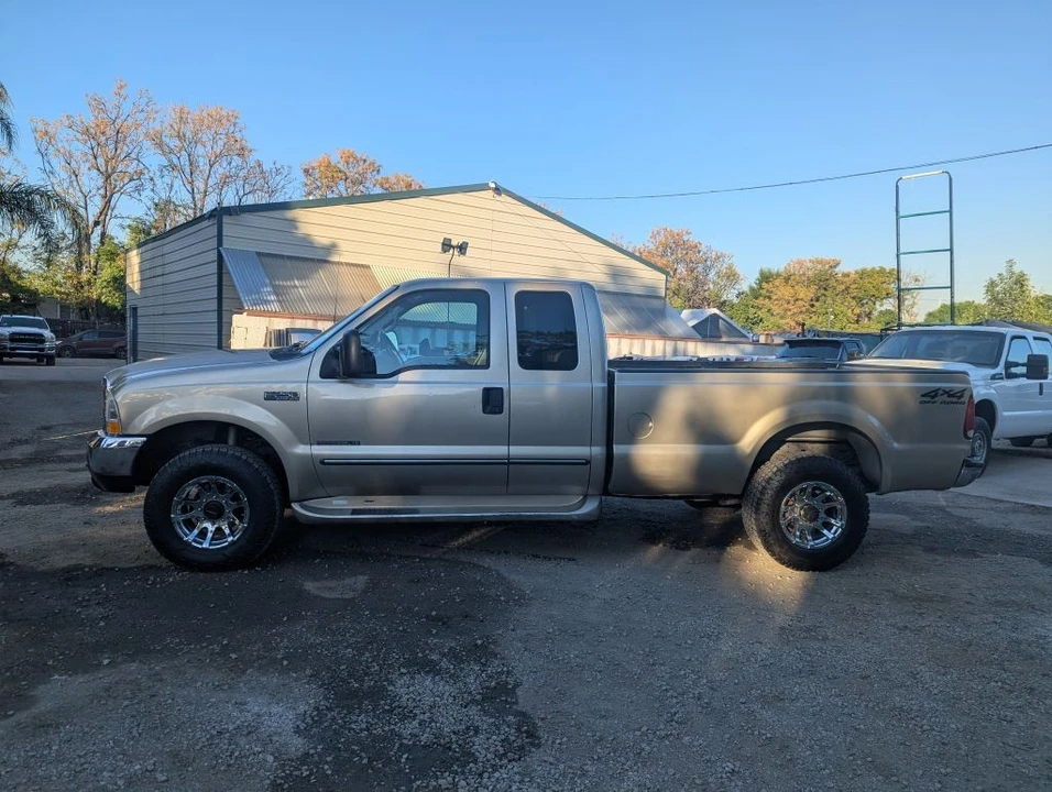 2000 Ford Super Duty 1st Gen - Image 2 of 17