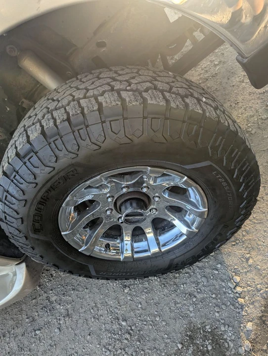 2000 Ford Super Duty 1st Gen - Image 9 of 17