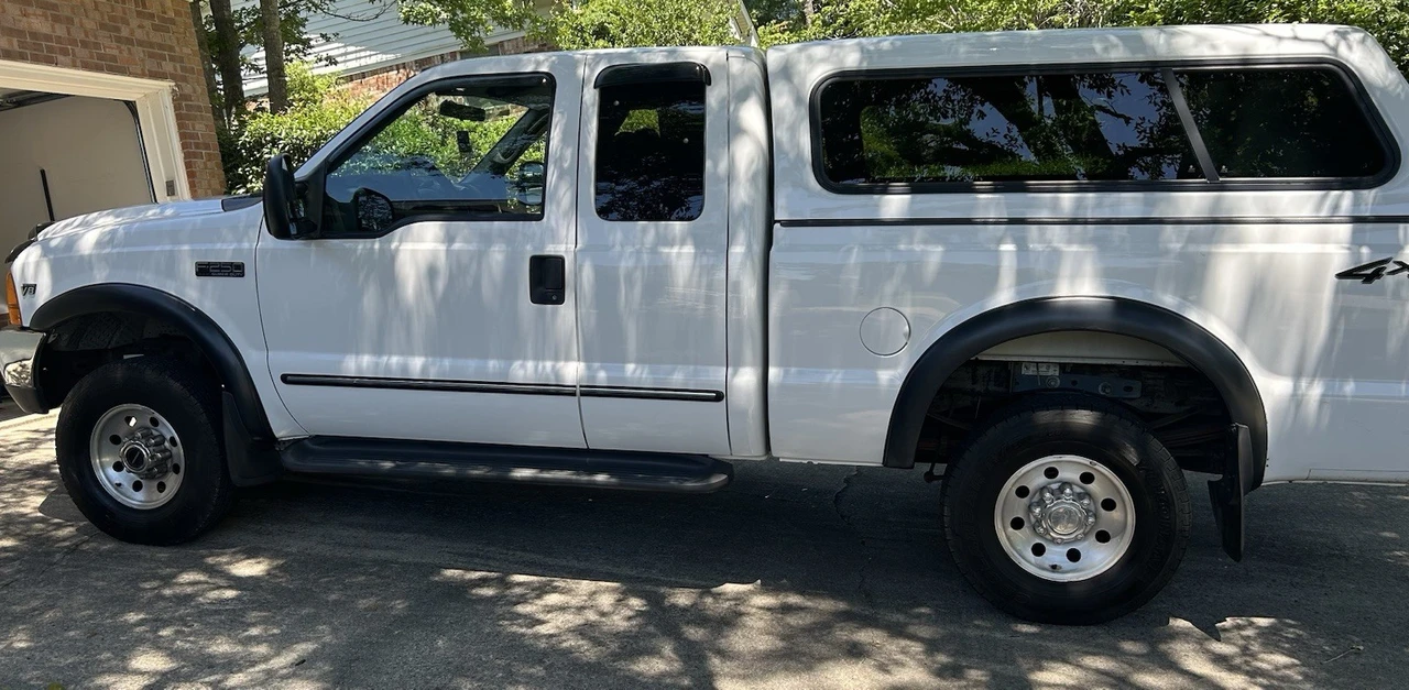 2000 Ford Super Duty 1st Gen - Image 2 of 13