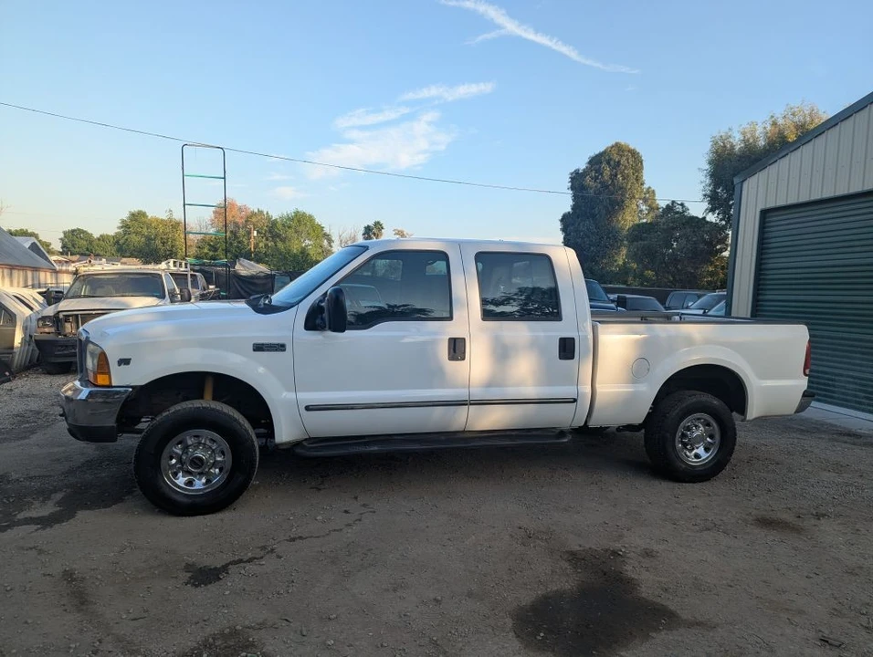 2000 Ford Super Duty 1st Gen - Image 2 of 17