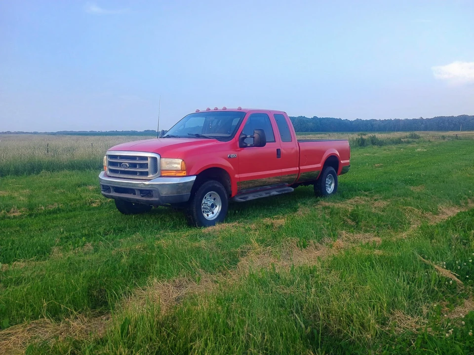 2000 Ford Super Duty 1st Gen - Image 2 of 31