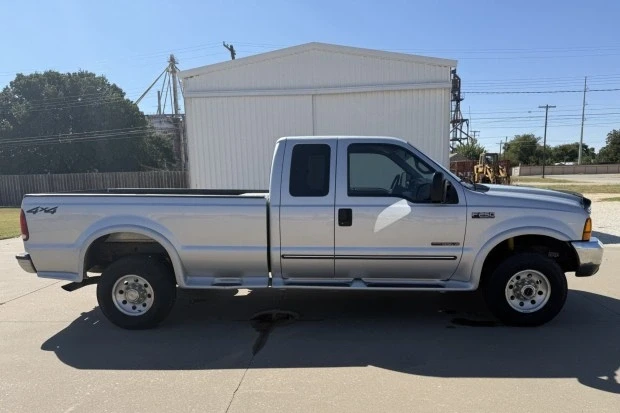 2000 Ford Super Duty 1st Gen - Image 3 of 8